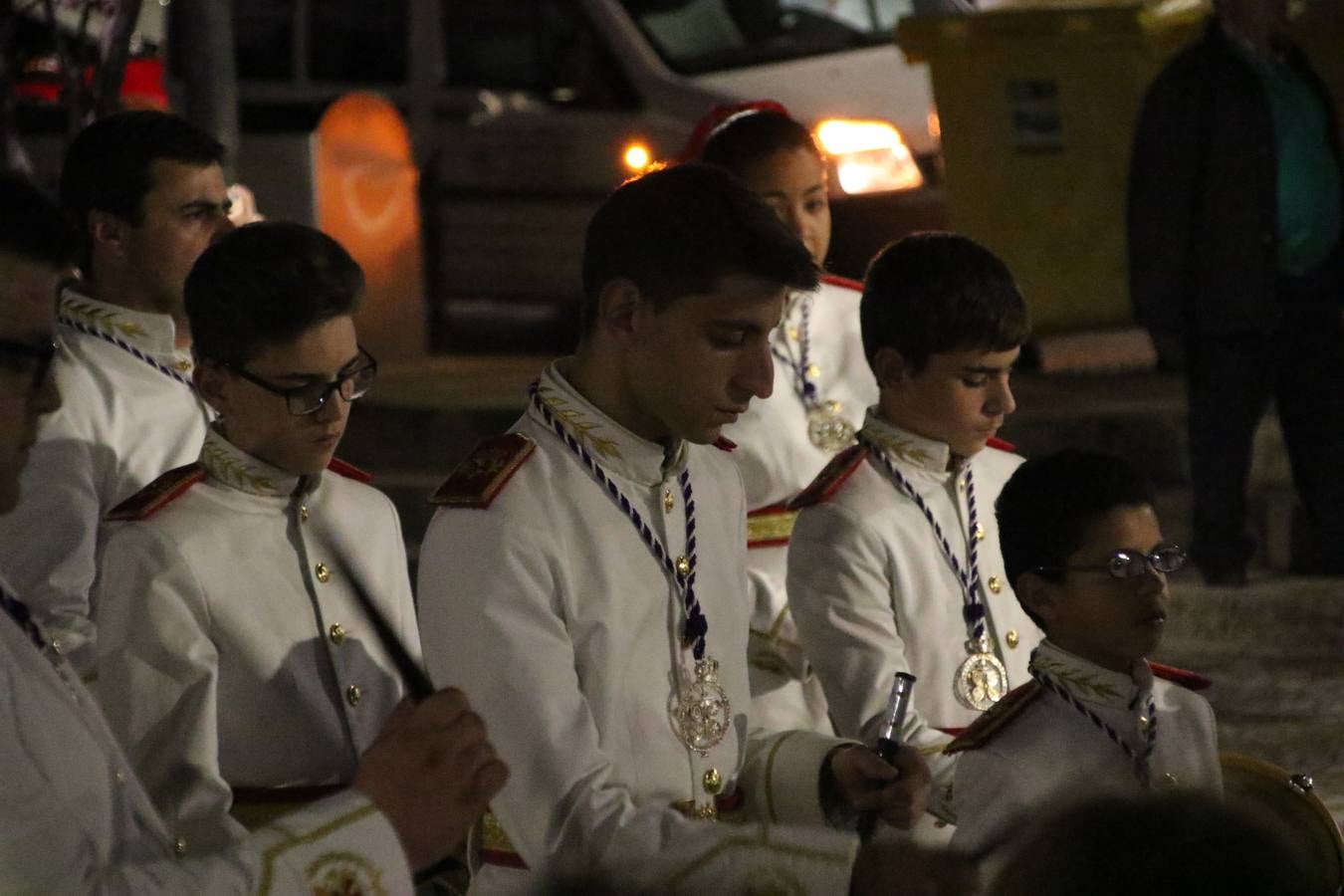 La Banda de Cornetas y Tambores 'Nuestra Señora del Rosario' (Los Catalinos) de Jerez de los Caballeros ofreció, ayer, un concierto en el Llano de los Mártires. La cita se enmarca en los actos organizados por la Pontificia y Real Cofradía del Señor Coronado de Espinas, Santísimo Cristo de la Flagelación y María Santísima de la Amargura con motivo del 245 aniversario de su fundación.
