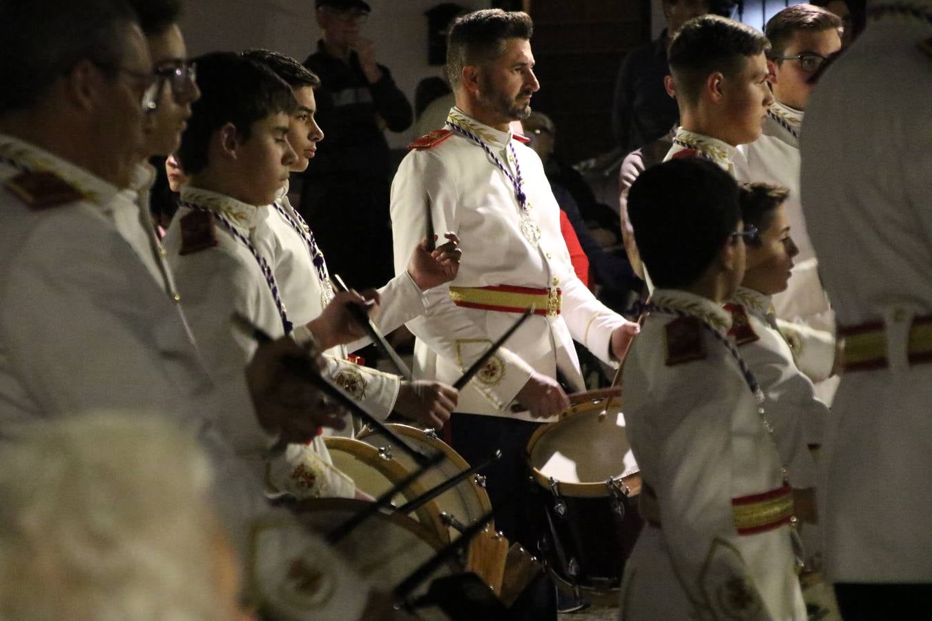 La Banda de Cornetas y Tambores 'Nuestra Señora del Rosario' (Los Catalinos) de Jerez de los Caballeros ofreció, ayer, un concierto en el Llano de los Mártires. La cita se enmarca en los actos organizados por la Pontificia y Real Cofradía del Señor Coronado de Espinas, Santísimo Cristo de la Flagelación y María Santísima de la Amargura con motivo del 245 aniversario de su fundación.