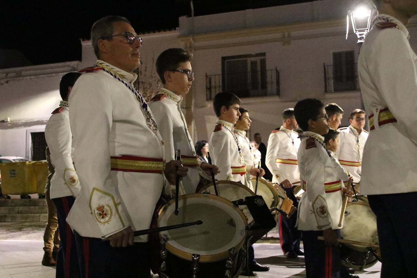 La Banda de Cornetas y Tambores 'Nuestra Señora del Rosario' (Los Catalinos) de Jerez de los Caballeros ofreció, ayer, un concierto en el Llano de los Mártires. La cita se enmarca en los actos organizados por la Pontificia y Real Cofradía del Señor Coronado de Espinas, Santísimo Cristo de la Flagelación y María Santísima de la Amargura con motivo del 245 aniversario de su fundación.