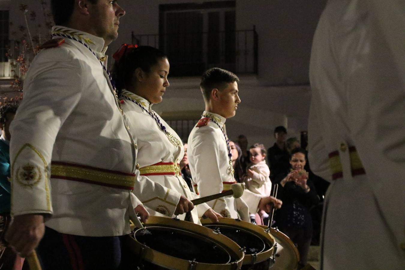 La Banda de Cornetas y Tambores 'Nuestra Señora del Rosario' (Los Catalinos) de Jerez de los Caballeros ofreció, ayer, un concierto en el Llano de los Mártires. La cita se enmarca en los actos organizados por la Pontificia y Real Cofradía del Señor Coronado de Espinas, Santísimo Cristo de la Flagelación y María Santísima de la Amargura con motivo del 245 aniversario de su fundación.