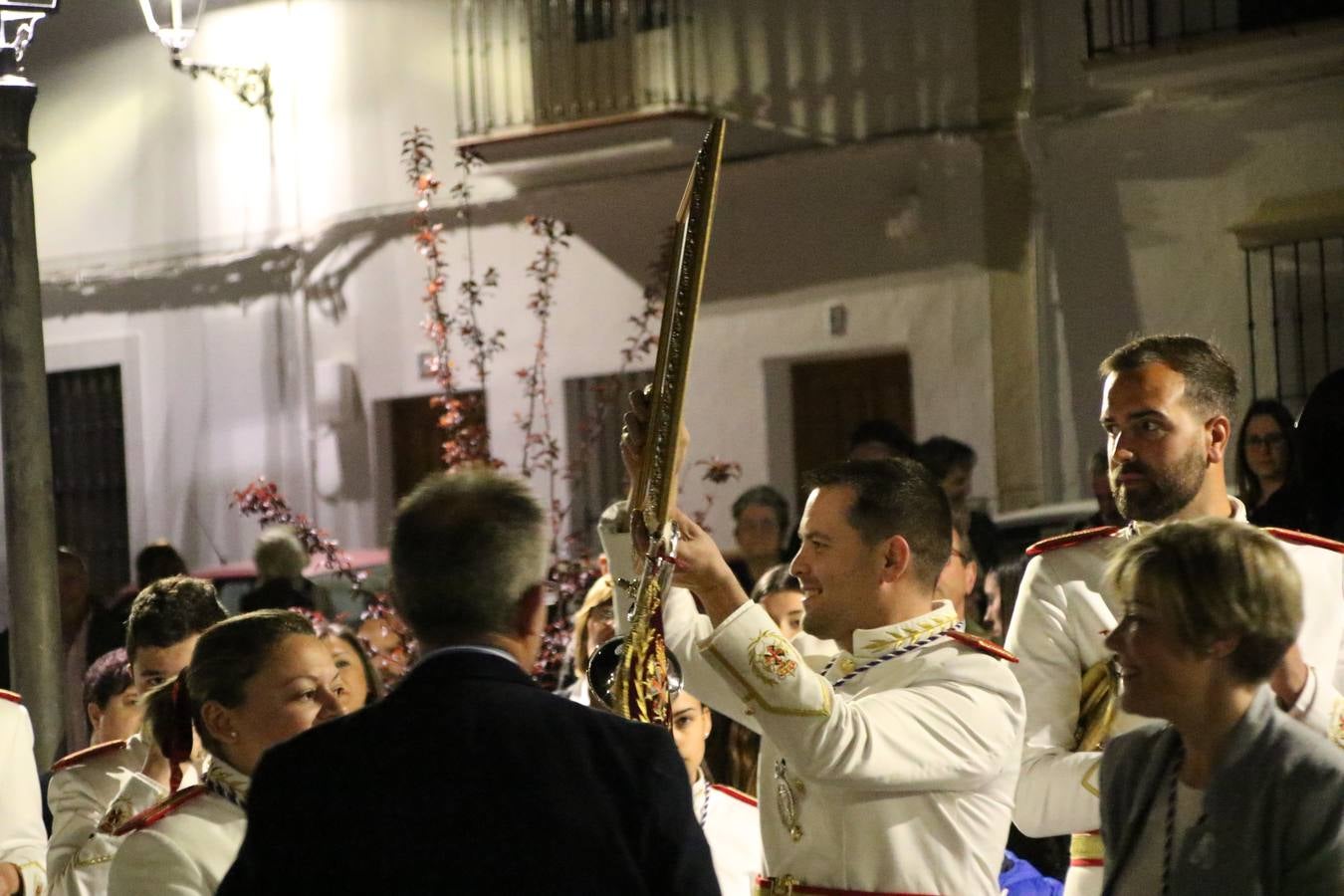 La Banda de Cornetas y Tambores 'Nuestra Señora del Rosario' (Los Catalinos) de Jerez de los Caballeros ofreció, ayer, un concierto en el Llano de los Mártires. La cita se enmarca en los actos organizados por la Pontificia y Real Cofradía del Señor Coronado de Espinas, Santísimo Cristo de la Flagelación y María Santísima de la Amargura con motivo del 245 aniversario de su fundación.