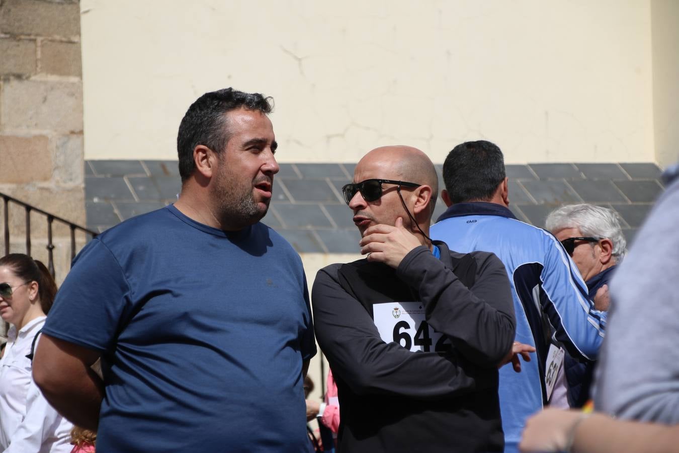 Jerez de los Caballeros celebró, ayer, la IX Carrera y Caminata Solidaria, organizada por la Junta de Cofradías de la Semana Santa Jerezana. La solidaridad y el deporte lograron recaudar 866 euros que irán destinados a Cáritas en Jerez.
