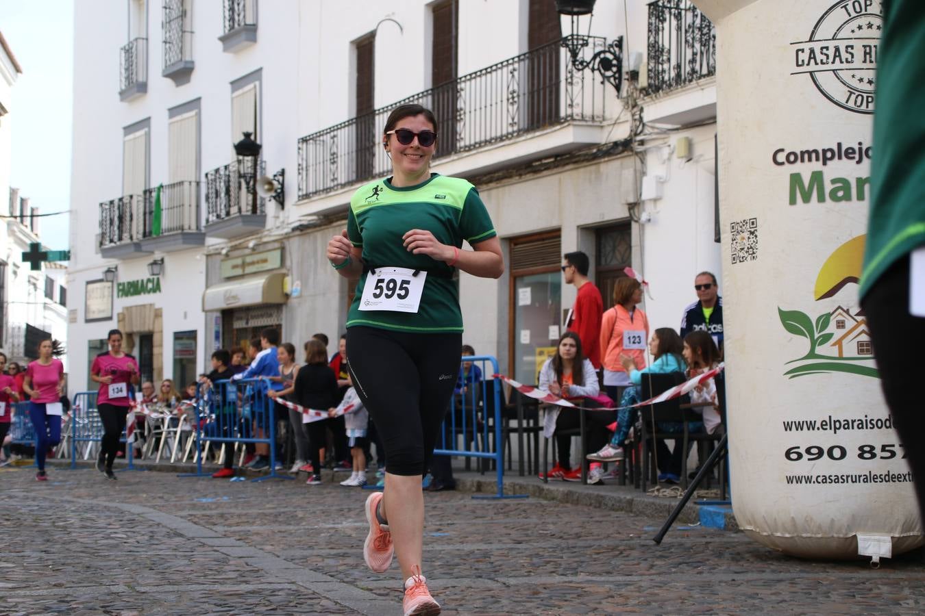 Jerez de los Caballeros celebró, ayer, la IX Carrera y Caminata Solidaria, organizada por la Junta de Cofradías de la Semana Santa Jerezana. La solidaridad y el deporte lograron recaudar 866 euros que irán destinados a Cáritas en Jerez.