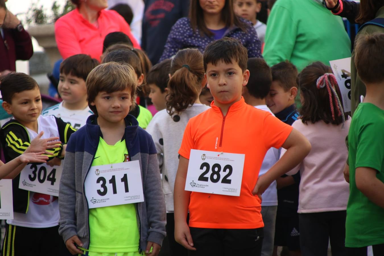 Jerez de los Caballeros celebró, ayer, la IX Carrera y Caminata Solidaria, organizada por la Junta de Cofradías de la Semana Santa Jerezana. La solidaridad y el deporte lograron recaudar 866 euros que irán destinados a Cáritas en Jerez.