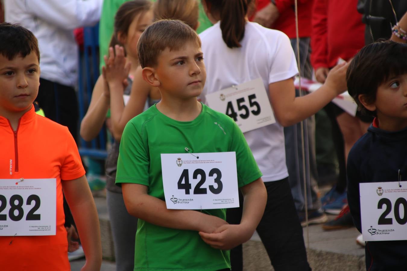 Jerez de los Caballeros celebró, ayer, la IX Carrera y Caminata Solidaria, organizada por la Junta de Cofradías de la Semana Santa Jerezana. La solidaridad y el deporte lograron recaudar 866 euros que irán destinados a Cáritas en Jerez.
