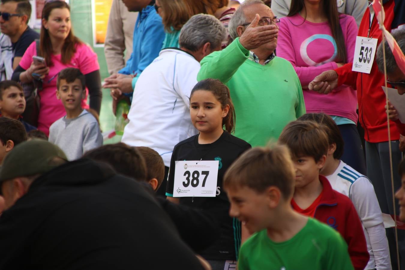 Jerez de los Caballeros celebró, ayer, la IX Carrera y Caminata Solidaria, organizada por la Junta de Cofradías de la Semana Santa Jerezana. La solidaridad y el deporte lograron recaudar 866 euros que irán destinados a Cáritas en Jerez.