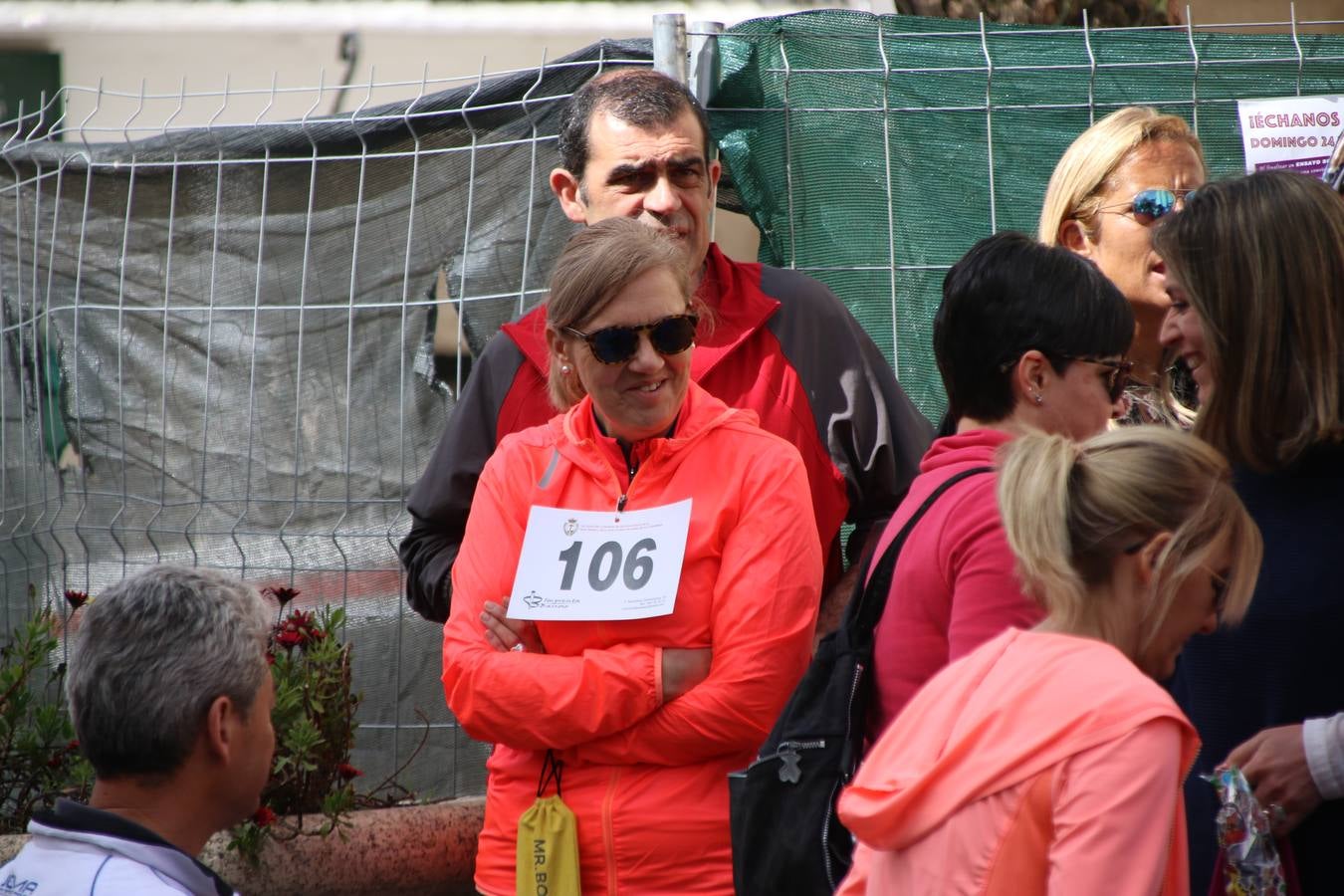 Jerez de los Caballeros celebró, ayer, la IX Carrera y Caminata Solidaria, organizada por la Junta de Cofradías de la Semana Santa Jerezana. La solidaridad y el deporte lograron recaudar 866 euros que irán destinados a Cáritas en Jerez.