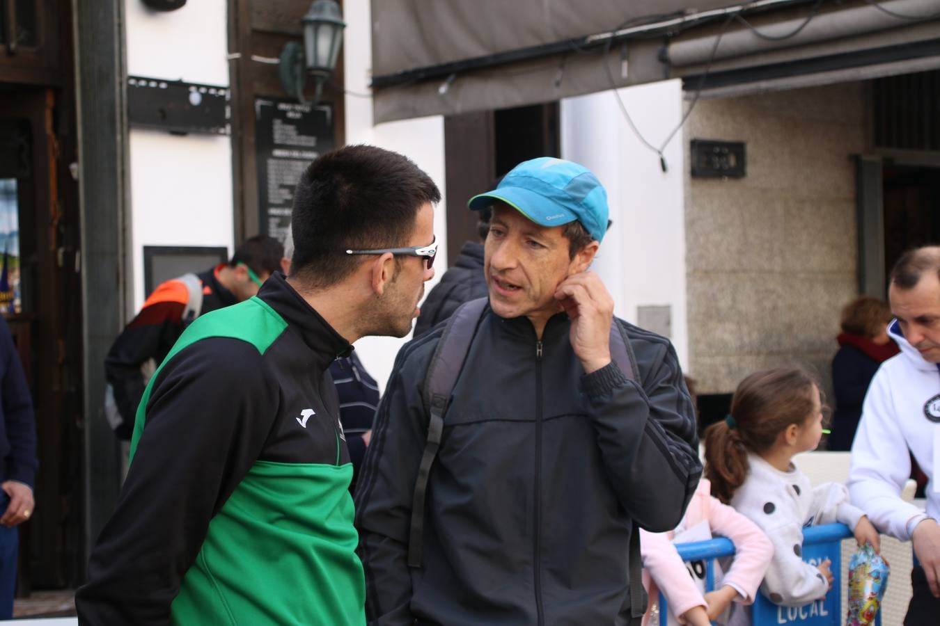 Jerez de los Caballeros celebró, ayer, la IX Carrera y Caminata Solidaria, organizada por la Junta de Cofradías de la Semana Santa Jerezana. La solidaridad y el deporte lograron recaudar 866 euros que irán destinados a Cáritas en Jerez.