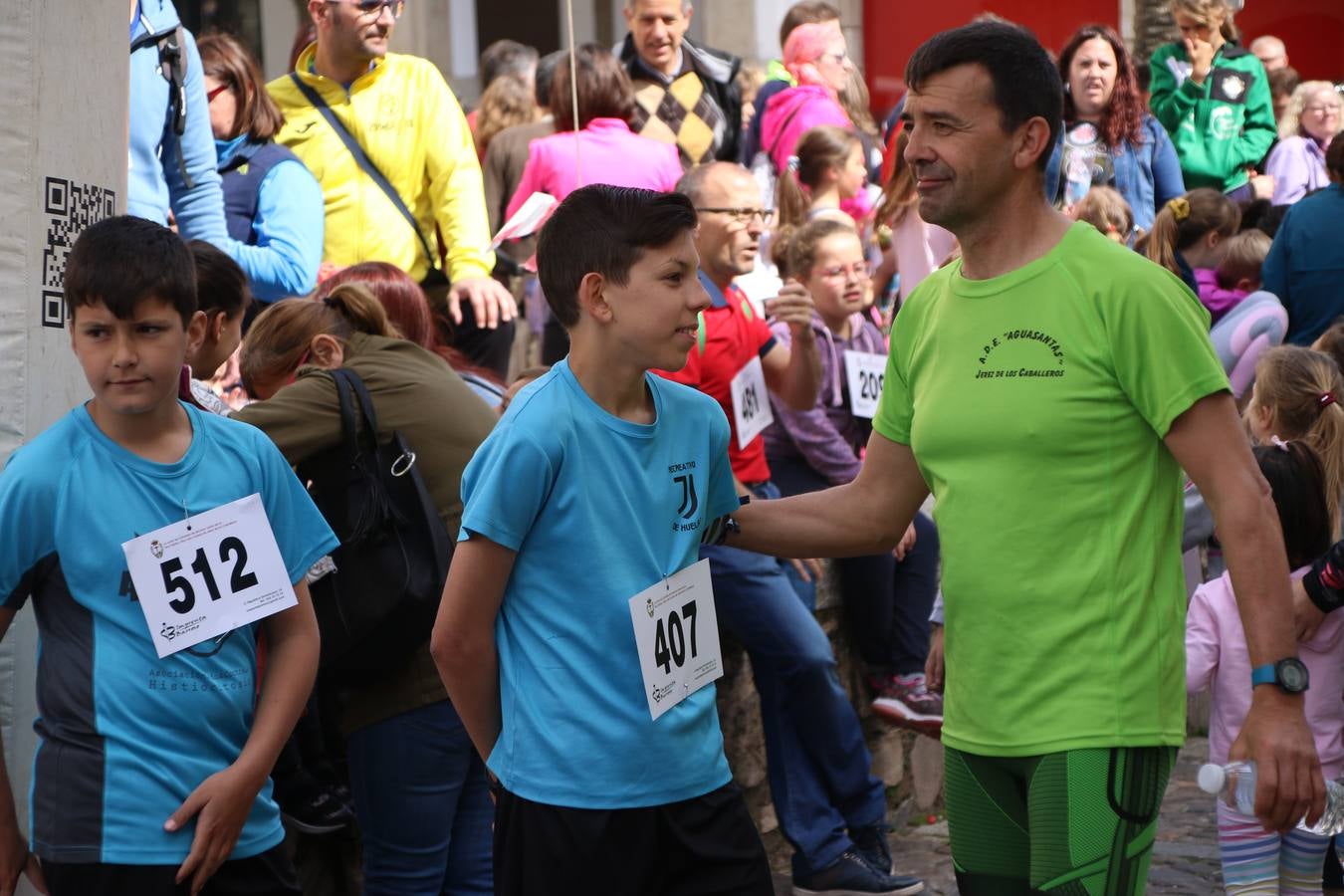 Jerez de los Caballeros celebró, ayer, la IX Carrera y Caminata Solidaria, organizada por la Junta de Cofradías de la Semana Santa Jerezana. La solidaridad y el deporte lograron recaudar 866 euros que irán destinados a Cáritas en Jerez.