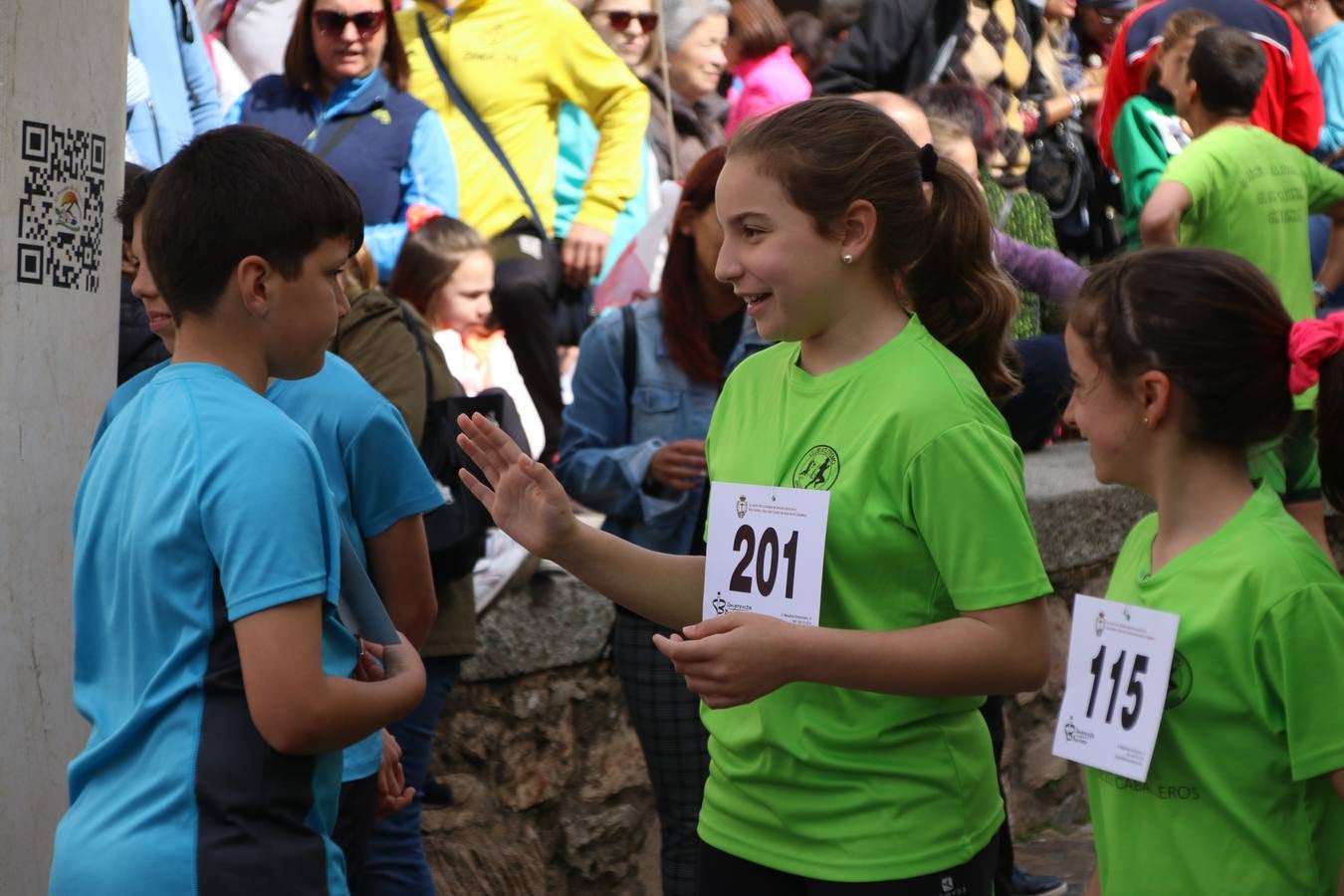 Jerez de los Caballeros celebró, ayer, la IX Carrera y Caminata Solidaria, organizada por la Junta de Cofradías de la Semana Santa Jerezana. La solidaridad y el deporte lograron recaudar 866 euros que irán destinados a Cáritas en Jerez.