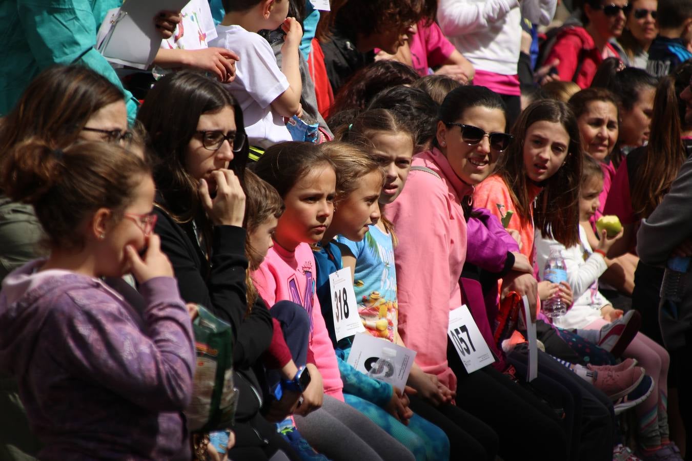 Jerez de los Caballeros celebró, ayer, la IX Carrera y Caminata Solidaria, organizada por la Junta de Cofradías de la Semana Santa Jerezana. La solidaridad y el deporte lograron recaudar 866 euros que irán destinados a Cáritas en Jerez.