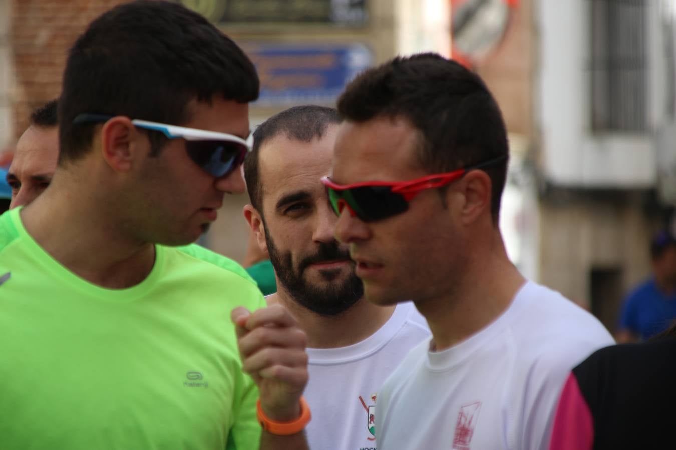 Jerez de los Caballeros celebró, ayer, la IX Carrera y Caminata Solidaria, organizada por la Junta de Cofradías de la Semana Santa Jerezana. La solidaridad y el deporte lograron recaudar 866 euros que irán destinados a Cáritas en Jerez.