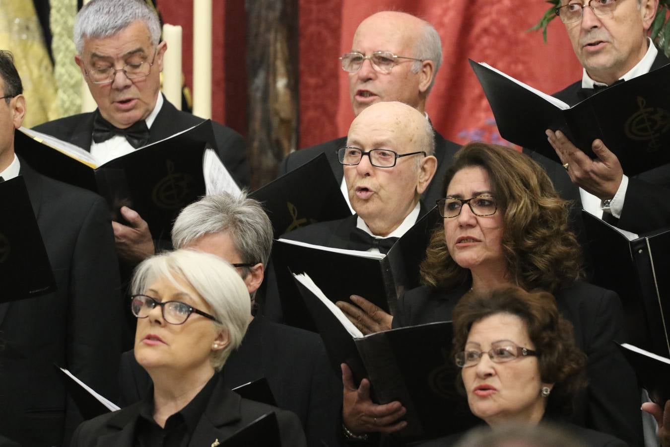 El templo patronal de San Bartolomé fue escenario, ayer, de una nueva edición del 'Concierto Sacro' que ofreció la Coral de la Escuela Municipal de Música y el Coro infantil de la misma, organizado por el Ayuntamiento del municipio con la colaboración de la Parroquia de esta ciudad.
