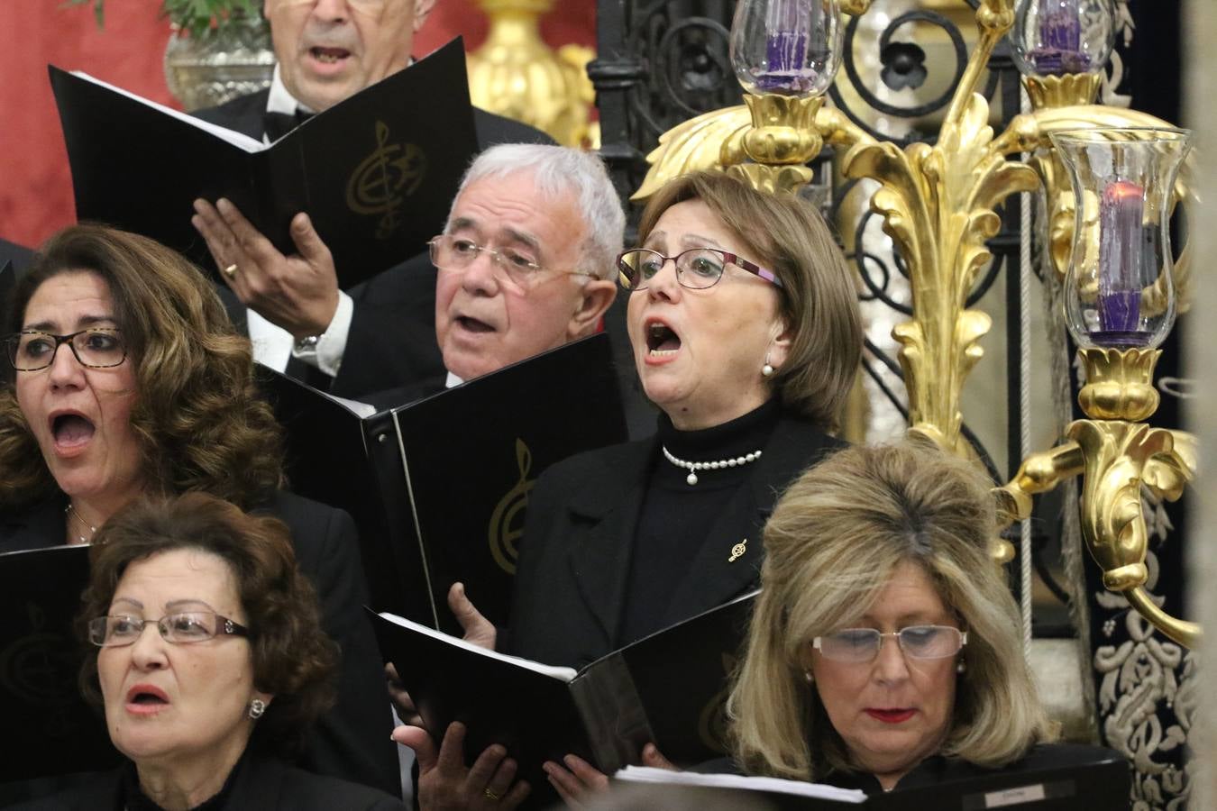 El templo patronal de San Bartolomé fue escenario, ayer, de una nueva edición del 'Concierto Sacro' que ofreció la Coral de la Escuela Municipal de Música y el Coro infantil de la misma, organizado por el Ayuntamiento del municipio con la colaboración de la Parroquia de esta ciudad.