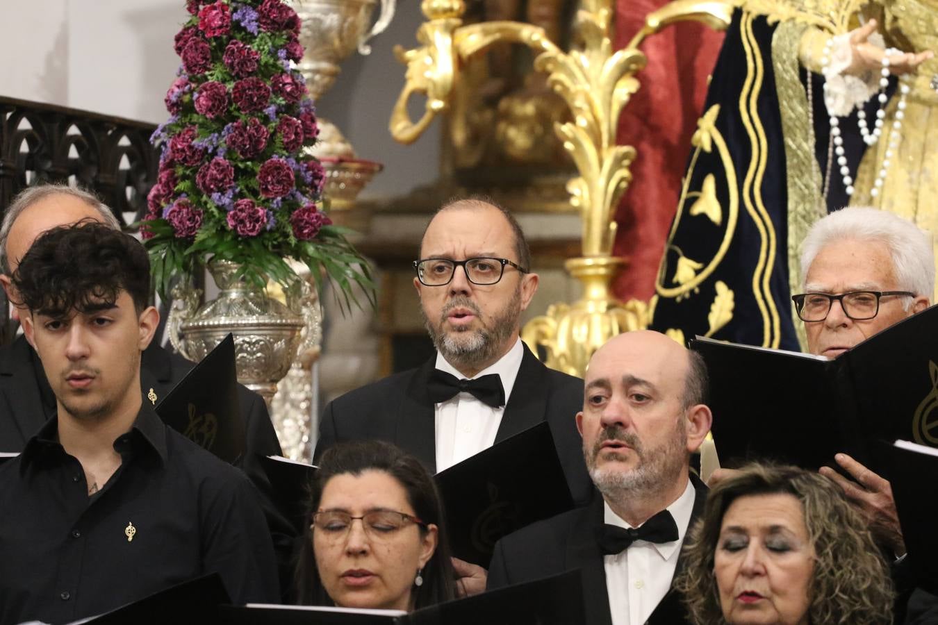 El templo patronal de San Bartolomé fue escenario, ayer, de una nueva edición del 'Concierto Sacro' que ofreció la Coral de la Escuela Municipal de Música y el Coro infantil de la misma, organizado por el Ayuntamiento del municipio con la colaboración de la Parroquia de esta ciudad.