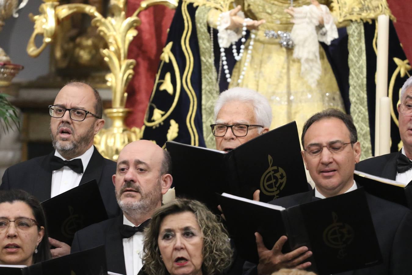 El templo patronal de San Bartolomé fue escenario, ayer, de una nueva edición del 'Concierto Sacro' que ofreció la Coral de la Escuela Municipal de Música y el Coro infantil de la misma, organizado por el Ayuntamiento del municipio con la colaboración de la Parroquia de esta ciudad.