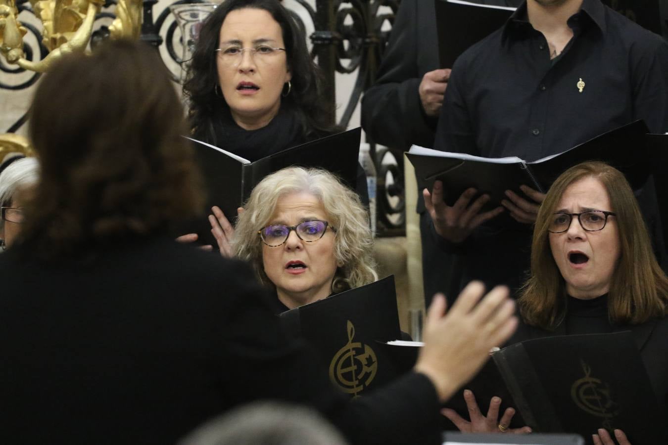 El templo patronal de San Bartolomé fue escenario, ayer, de una nueva edición del 'Concierto Sacro' que ofreció la Coral de la Escuela Municipal de Música y el Coro infantil de la misma, organizado por el Ayuntamiento del municipio con la colaboración de la Parroquia de esta ciudad.