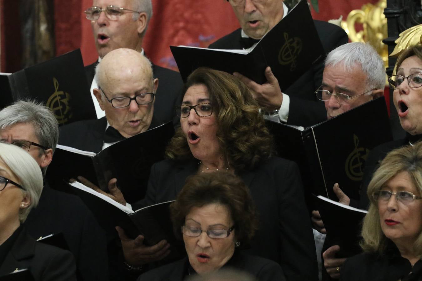 El templo patronal de San Bartolomé fue escenario, ayer, de una nueva edición del 'Concierto Sacro' que ofreció la Coral de la Escuela Municipal de Música y el Coro infantil de la misma, organizado por el Ayuntamiento del municipio con la colaboración de la Parroquia de esta ciudad.