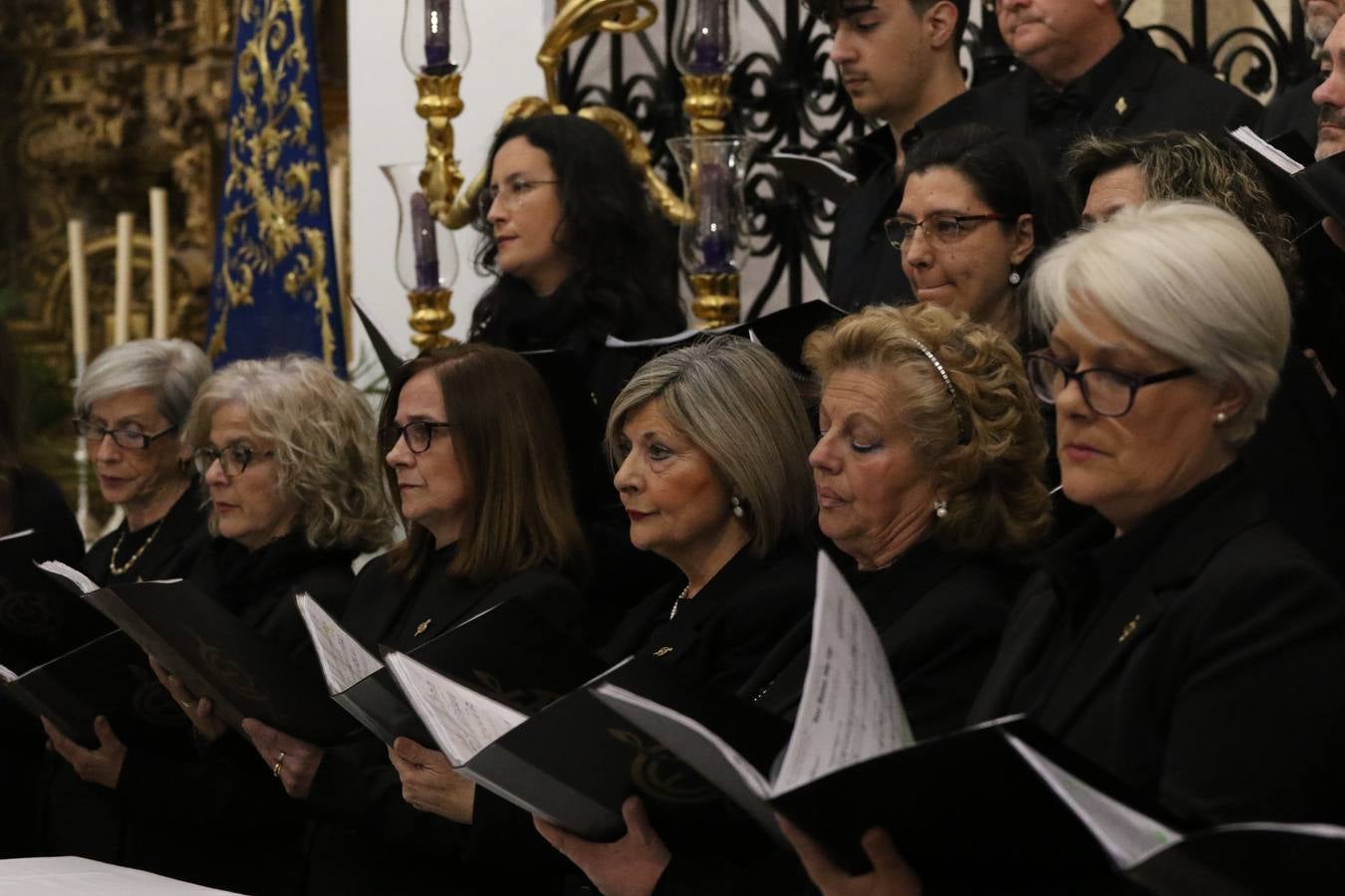 El templo patronal de San Bartolomé fue escenario, ayer, de una nueva edición del 'Concierto Sacro' que ofreció la Coral de la Escuela Municipal de Música y el Coro infantil de la misma, organizado por el Ayuntamiento del municipio con la colaboración de la Parroquia de esta ciudad.