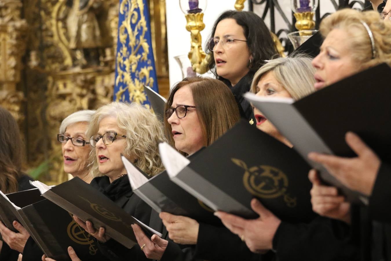 El templo patronal de San Bartolomé fue escenario, ayer, de una nueva edición del 'Concierto Sacro' que ofreció la Coral de la Escuela Municipal de Música y el Coro infantil de la misma, organizado por el Ayuntamiento del municipio con la colaboración de la Parroquia de esta ciudad.
