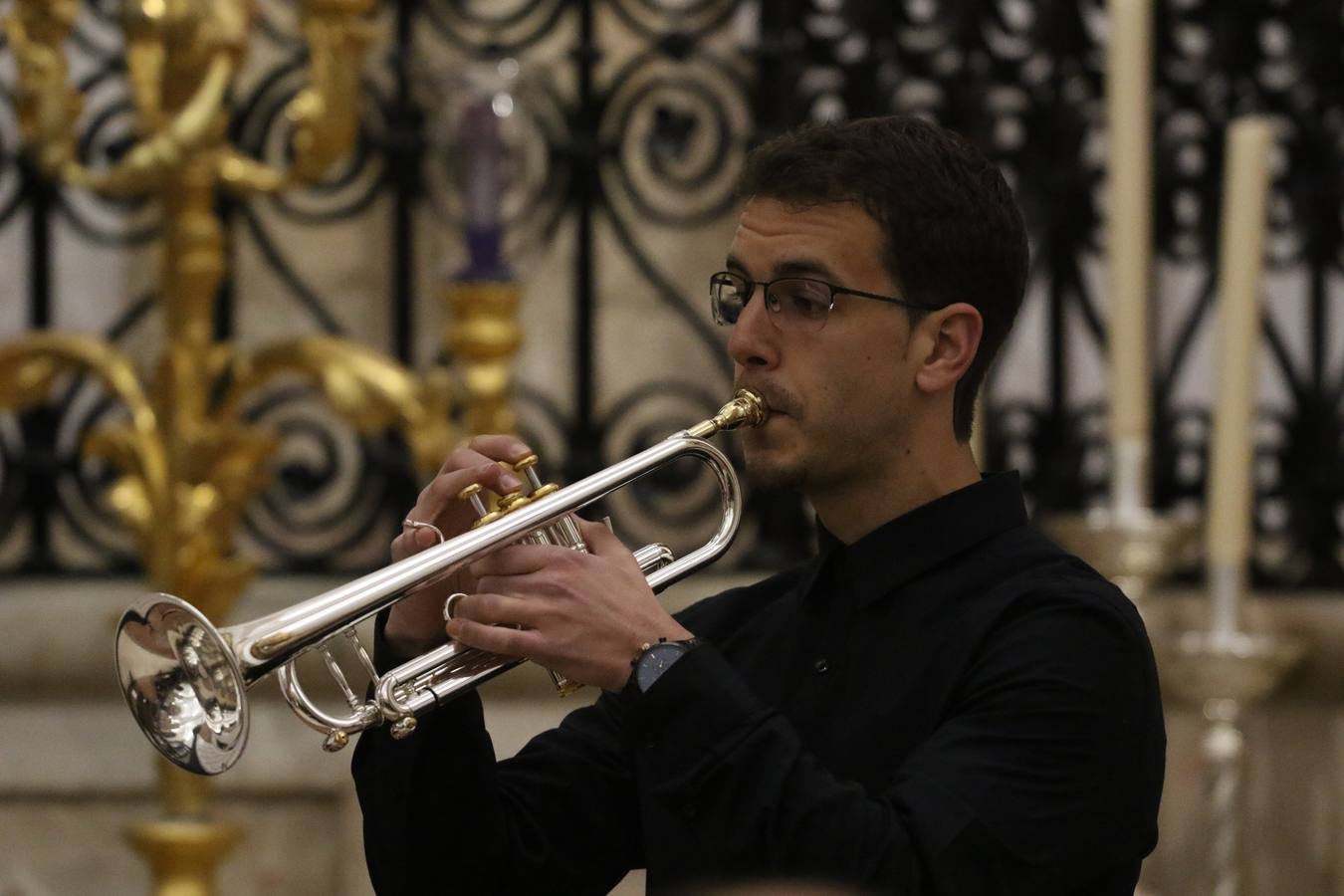 El templo patronal de San Bartolomé fue escenario, ayer, de una nueva edición del 'Concierto Sacro' que ofreció la Coral de la Escuela Municipal de Música y el Coro infantil de la misma, organizado por el Ayuntamiento del municipio con la colaboración de la Parroquia de esta ciudad.