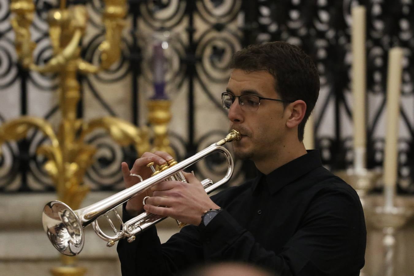 El templo patronal de San Bartolomé fue escenario, ayer, de una nueva edición del 'Concierto Sacro' que ofreció la Coral de la Escuela Municipal de Música y el Coro infantil de la misma, organizado por el Ayuntamiento del municipio con la colaboración de la Parroquia de esta ciudad.