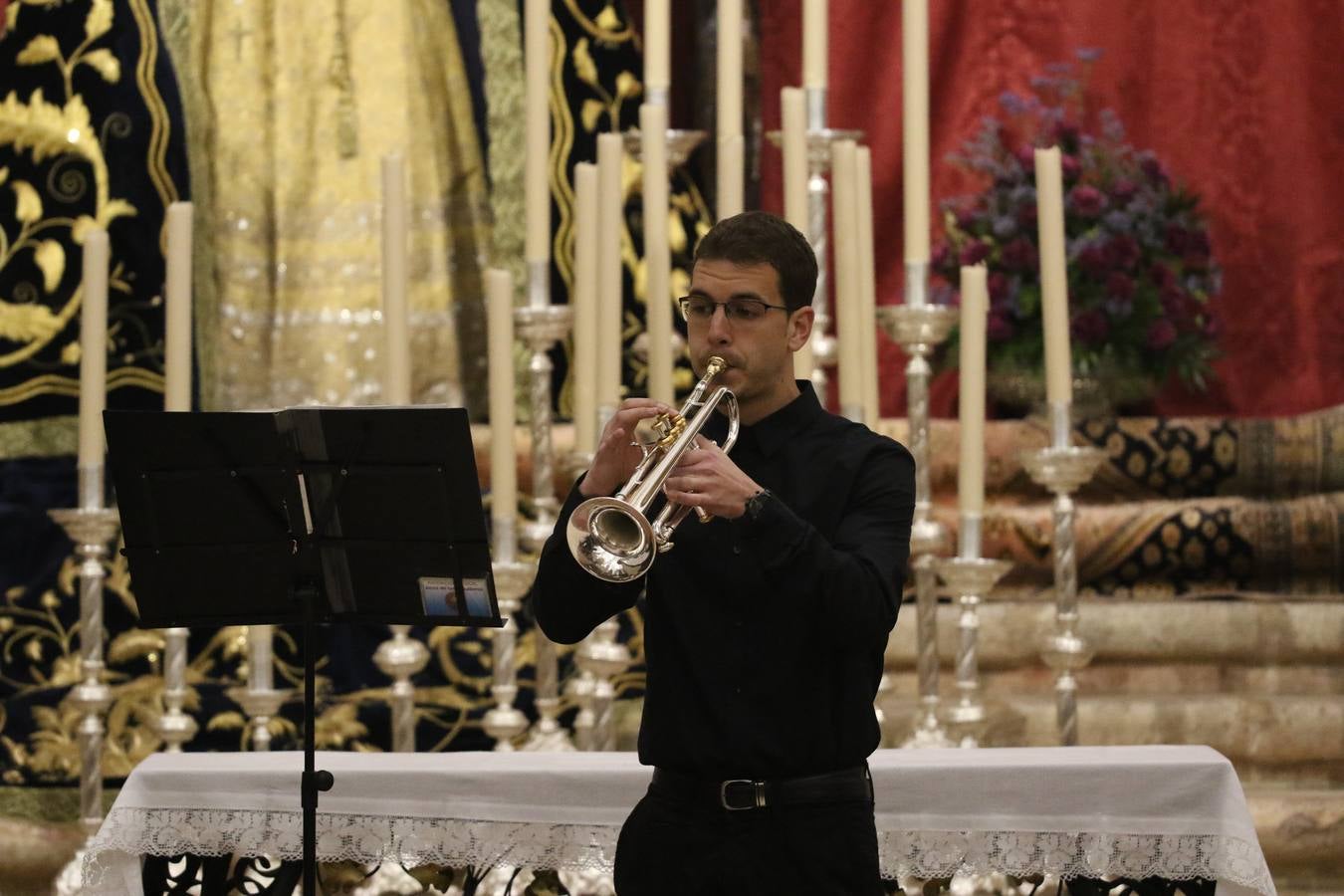 El templo patronal de San Bartolomé fue escenario, ayer, de una nueva edición del 'Concierto Sacro' que ofreció la Coral de la Escuela Municipal de Música y el Coro infantil de la misma, organizado por el Ayuntamiento del municipio con la colaboración de la Parroquia de esta ciudad.