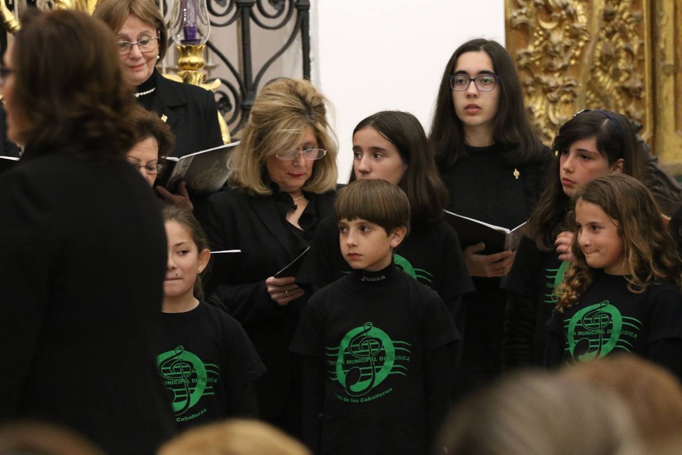 El templo patronal de San Bartolomé fue escenario, ayer, de una nueva edición del 'Concierto Sacro' que ofreció la Coral de la Escuela Municipal de Música y el Coro infantil de la misma, organizado por el Ayuntamiento del municipio con la colaboración de la Parroquia de esta ciudad.