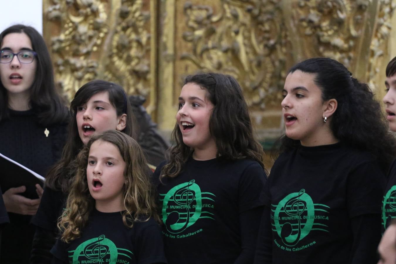 El templo patronal de San Bartolomé fue escenario, ayer, de una nueva edición del 'Concierto Sacro' que ofreció la Coral de la Escuela Municipal de Música y el Coro infantil de la misma, organizado por el Ayuntamiento del municipio con la colaboración de la Parroquia de esta ciudad.