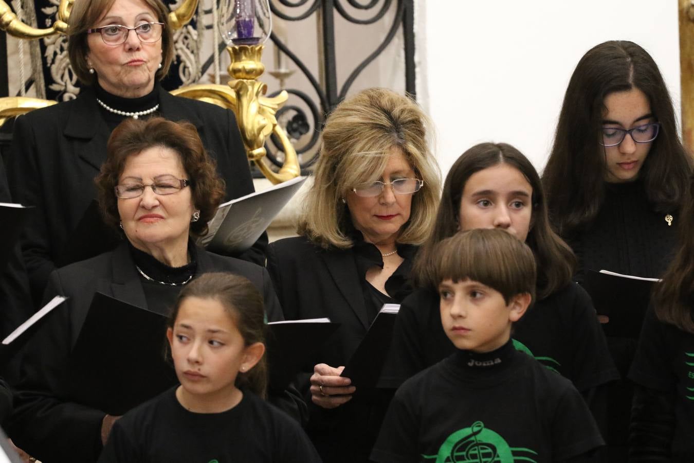 El templo patronal de San Bartolomé fue escenario, ayer, de una nueva edición del 'Concierto Sacro' que ofreció la Coral de la Escuela Municipal de Música y el Coro infantil de la misma, organizado por el Ayuntamiento del municipio con la colaboración de la Parroquia de esta ciudad.