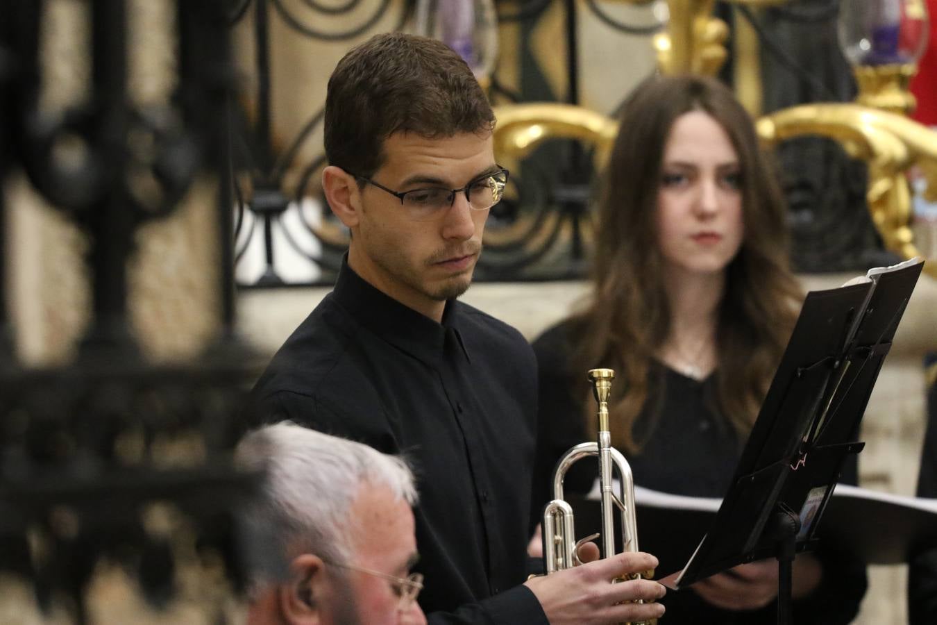El templo patronal de San Bartolomé fue escenario, ayer, de una nueva edición del 'Concierto Sacro' que ofreció la Coral de la Escuela Municipal de Música y el Coro infantil de la misma, organizado por el Ayuntamiento del municipio con la colaboración de la Parroquia de esta ciudad.