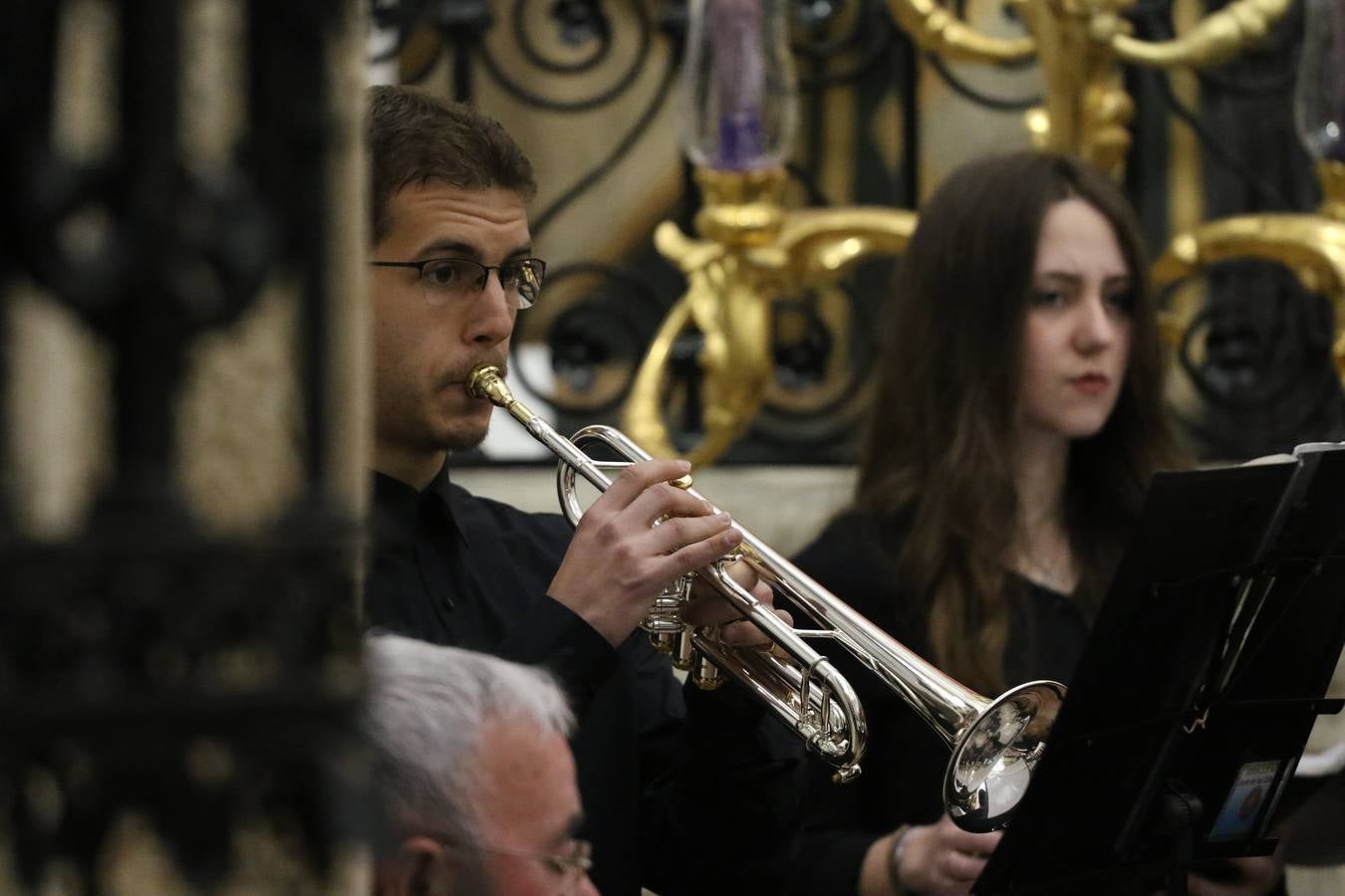 El templo patronal de San Bartolomé fue escenario, ayer, de una nueva edición del 'Concierto Sacro' que ofreció la Coral de la Escuela Municipal de Música y el Coro infantil de la misma, organizado por el Ayuntamiento del municipio con la colaboración de la Parroquia de esta ciudad.