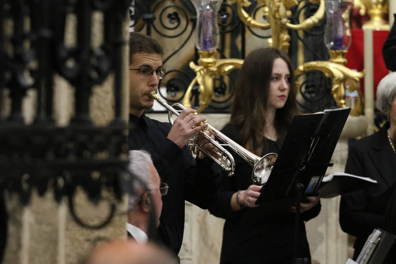 El templo patronal de San Bartolomé fue escenario, ayer, de una nueva edición del 'Concierto Sacro' que ofreció la Coral de la Escuela Municipal de Música y el Coro infantil de la misma, organizado por el Ayuntamiento del municipio con la colaboración de la Parroquia de esta ciudad.