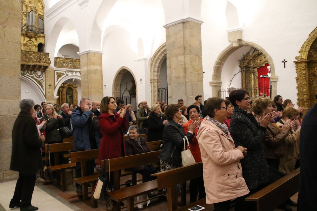 El templo patronal de San Bartolomé fue escenario, ayer, de una nueva edición del 'Concierto Sacro' que ofreció la Coral de la Escuela Municipal de Música y el Coro infantil de la misma, organizado por el Ayuntamiento del municipio con la colaboración de la Parroquia de esta ciudad.