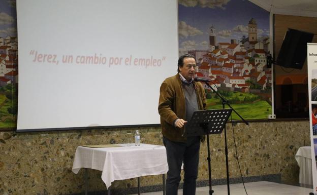 Fernando Baselga, Secretario de Organización de Ciudadanos en la provincia de Badajoz, durante su intervención en el acto.