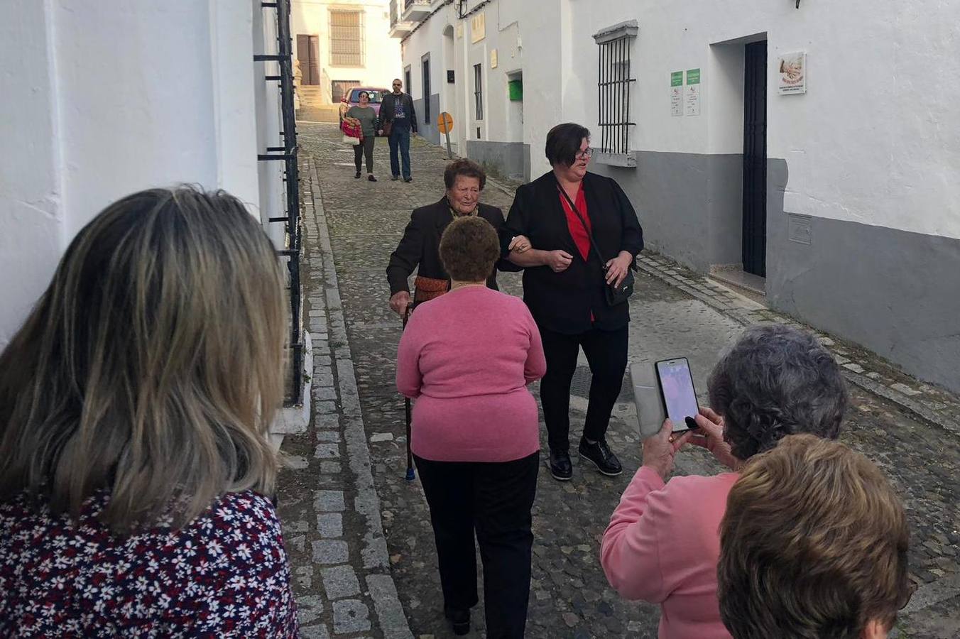 La Asociación de viudas Santa Mónica rindió un afectuoso y emotivo homenaje a Fernanda Martínez Puente, una de smius primeras socias, por su cien cumpleaños. Familiares y autoridades la acompañaron en este bonito acto.