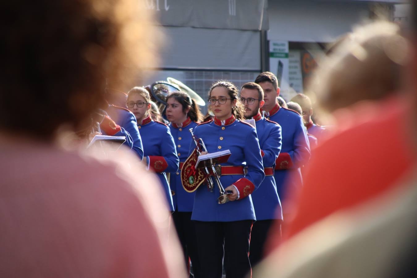 El Cine-teatro Balboa acogió, ayer, la sexta edición del 'Certamen de Bandas Solidario', organizado por la Junta de Cofradías de la Semana Santa de Jerez de los Caballeros. Un Certamen que, gracias a la participación de las distintas agrupaciones musicales del municipio y del Valle de Santa Ana, consiguió recaudar 375 euros y 36 kilos a beneficio del Almacén de Alimentos que Cruz Roja gestiona en Jerez. 