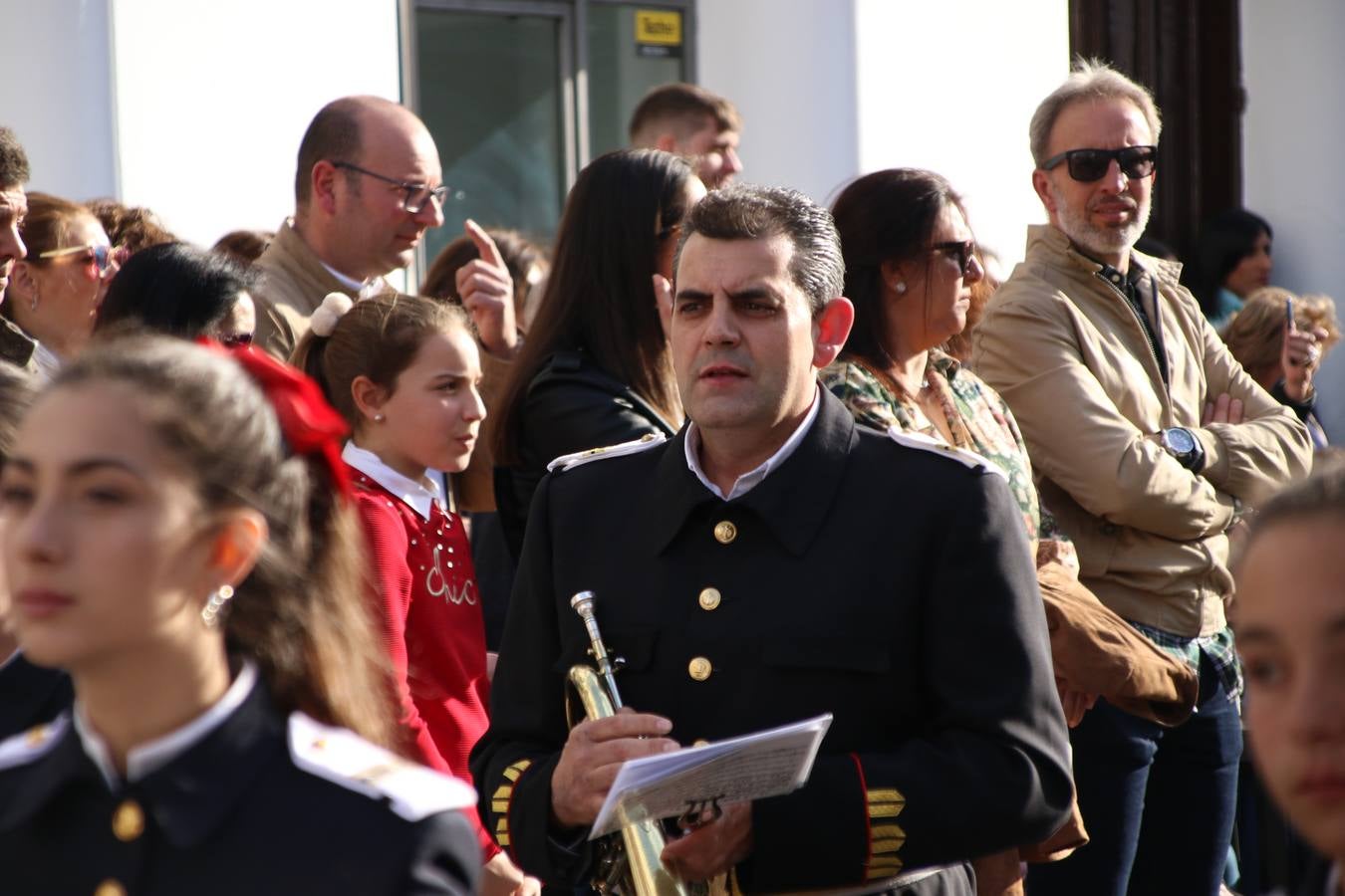 El Cine-teatro Balboa acogió, ayer, la sexta edición del 'Certamen de Bandas Solidario', organizado por la Junta de Cofradías de la Semana Santa de Jerez de los Caballeros. Un Certamen que, gracias a la participación de las distintas agrupaciones musicales del municipio y del Valle de Santa Ana, consiguió recaudar 375 euros y 36 kilos a beneficio del Almacén de Alimentos que Cruz Roja gestiona en Jerez. 