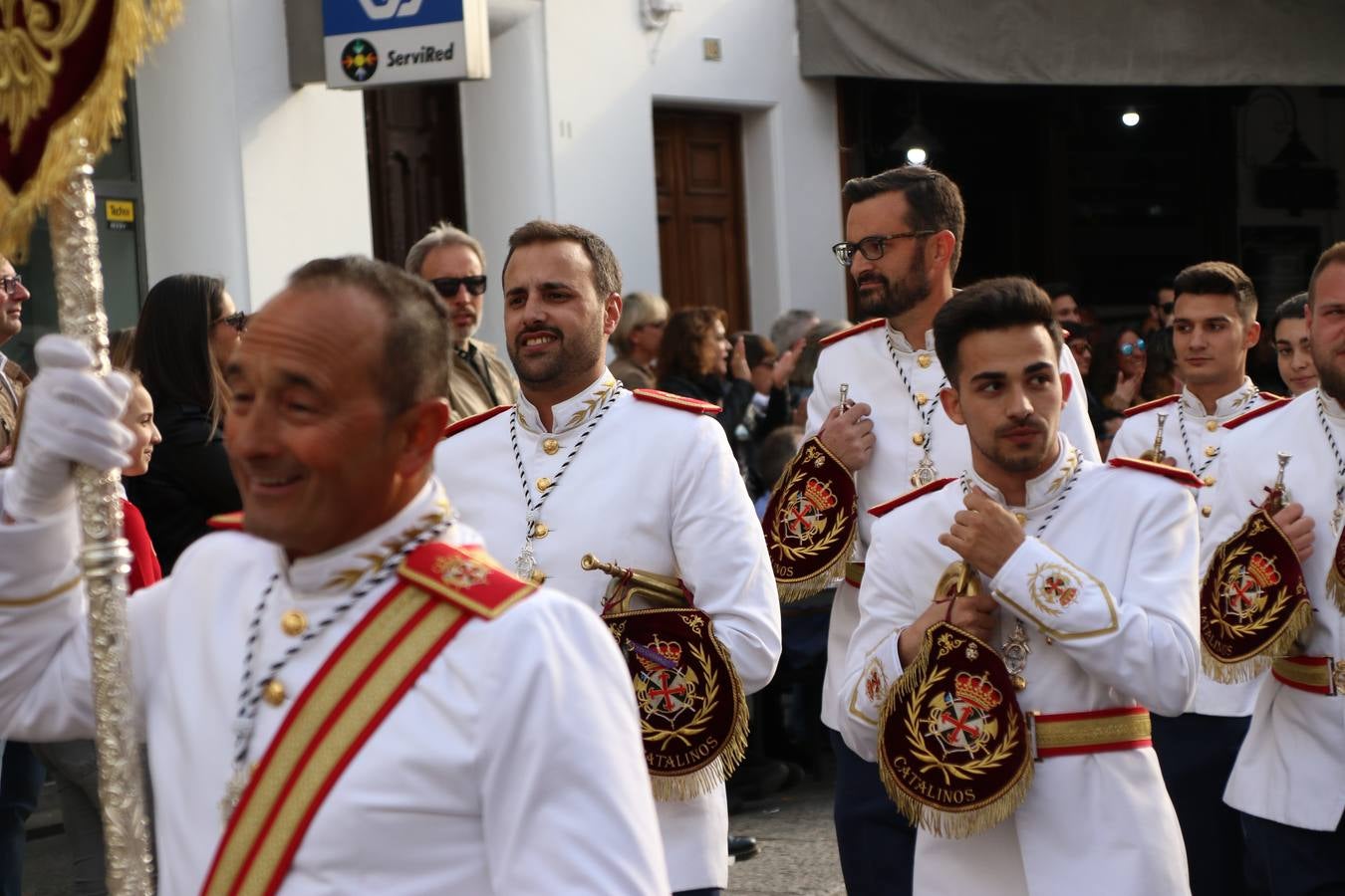 El Cine-teatro Balboa acogió, ayer, la sexta edición del 'Certamen de Bandas Solidario', organizado por la Junta de Cofradías de la Semana Santa de Jerez de los Caballeros. Un Certamen que, gracias a la participación de las distintas agrupaciones musicales del municipio y del Valle de Santa Ana, consiguió recaudar 375 euros y 36 kilos a beneficio del Almacén de Alimentos que Cruz Roja gestiona en Jerez. 