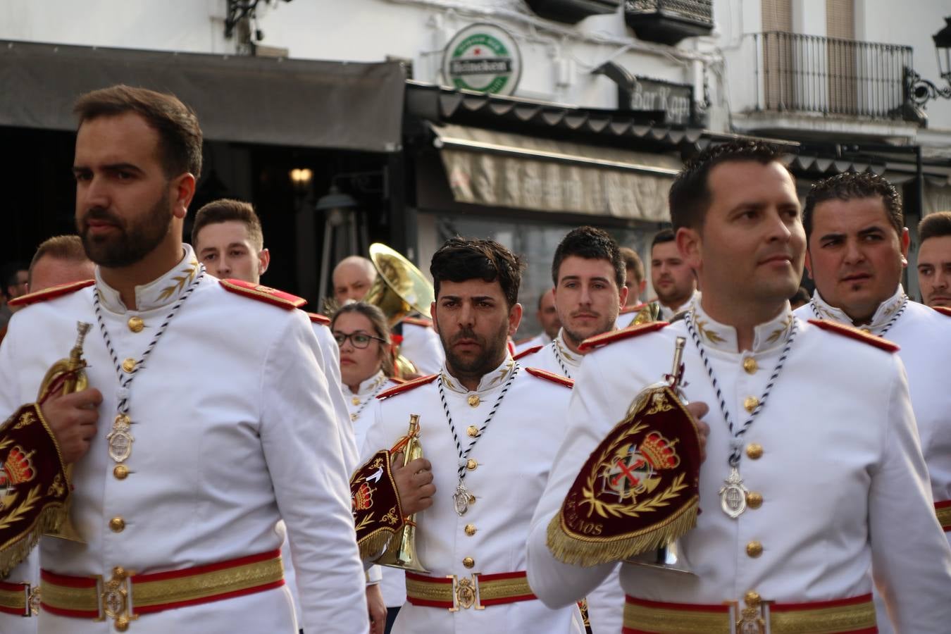 El Cine-teatro Balboa acogió, ayer, la sexta edición del 'Certamen de Bandas Solidario', organizado por la Junta de Cofradías de la Semana Santa de Jerez de los Caballeros. Un Certamen que, gracias a la participación de las distintas agrupaciones musicales del municipio y del Valle de Santa Ana, consiguió recaudar 375 euros y 36 kilos a beneficio del Almacén de Alimentos que Cruz Roja gestiona en Jerez. 