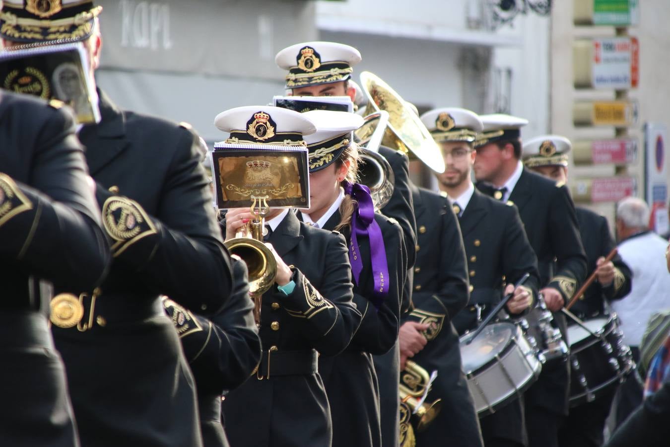 El Cine-teatro Balboa acogió, ayer, la sexta edición del 'Certamen de Bandas Solidario', organizado por la Junta de Cofradías de la Semana Santa de Jerez de los Caballeros. Un Certamen que, gracias a la participación de las distintas agrupaciones musicales del municipio y del Valle de Santa Ana, consiguió recaudar 375 euros y 36 kilos a beneficio del Almacén de Alimentos que Cruz Roja gestiona en Jerez. 