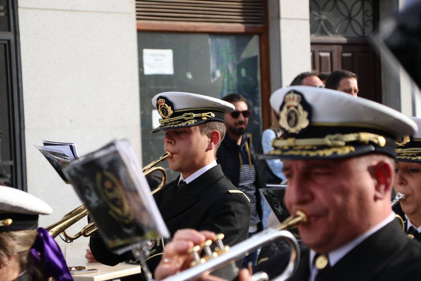 El Cine-teatro Balboa acogió, ayer, la sexta edición del 'Certamen de Bandas Solidario', organizado por la Junta de Cofradías de la Semana Santa de Jerez de los Caballeros. Un Certamen que, gracias a la participación de las distintas agrupaciones musicales del municipio y del Valle de Santa Ana, consiguió recaudar 375 euros y 36 kilos a beneficio del Almacén de Alimentos que Cruz Roja gestiona en Jerez. 