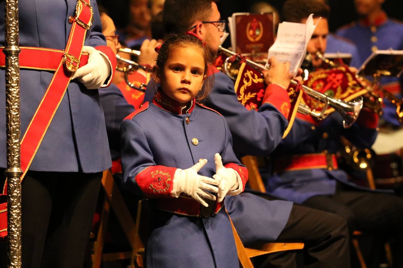 El Cine-teatro Balboa acogió, ayer, la sexta edición del 'Certamen de Bandas Solidario', organizado por la Junta de Cofradías de la Semana Santa de Jerez de los Caballeros. Un Certamen que, gracias a la participación de las distintas agrupaciones musicales del municipio y del Valle de Santa Ana, consiguió recaudar 375 euros y 36 kilos a beneficio del Almacén de Alimentos que Cruz Roja gestiona en Jerez. 