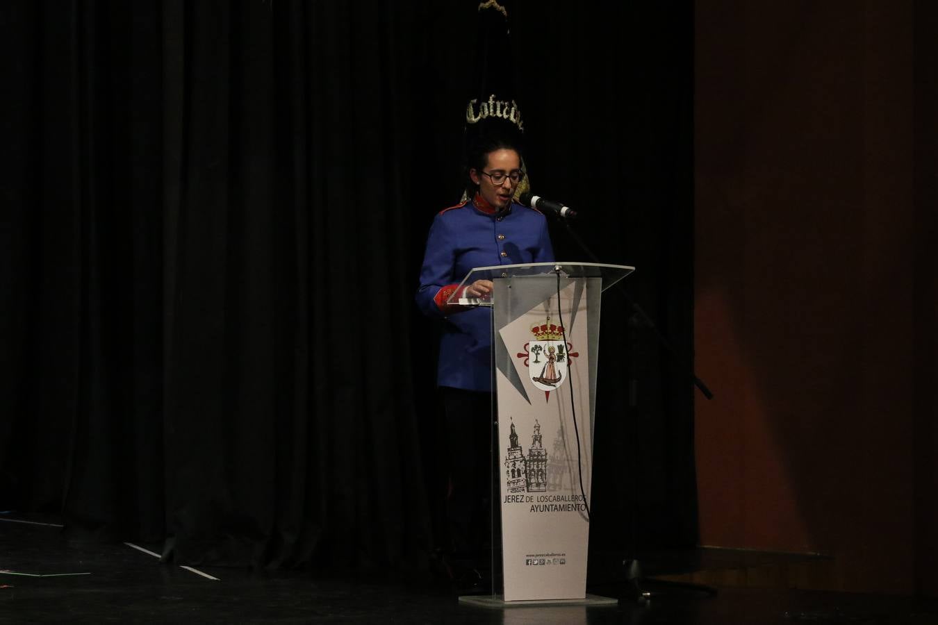 El Cine-teatro Balboa acogió, ayer, la sexta edición del 'Certamen de Bandas Solidario', organizado por la Junta de Cofradías de la Semana Santa de Jerez de los Caballeros. Un Certamen que, gracias a la participación de las distintas agrupaciones musicales del municipio y del Valle de Santa Ana, consiguió recaudar 375 euros y 36 kilos a beneficio del Almacén de Alimentos que Cruz Roja gestiona en Jerez. 