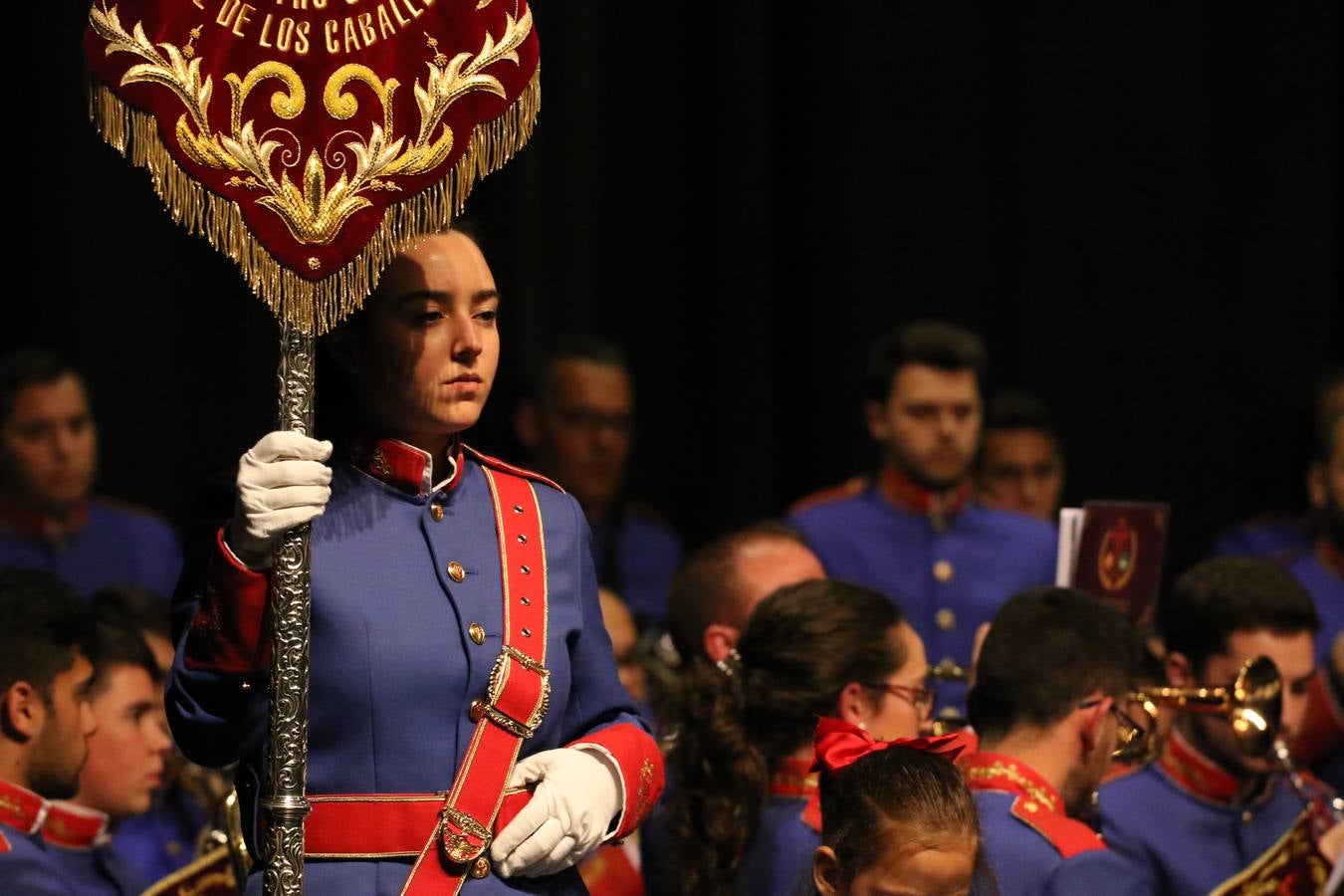 El Cine-teatro Balboa acogió, ayer, la sexta edición del 'Certamen de Bandas Solidario', organizado por la Junta de Cofradías de la Semana Santa de Jerez de los Caballeros. Un Certamen que, gracias a la participación de las distintas agrupaciones musicales del municipio y del Valle de Santa Ana, consiguió recaudar 375 euros y 36 kilos a beneficio del Almacén de Alimentos que Cruz Roja gestiona en Jerez. 