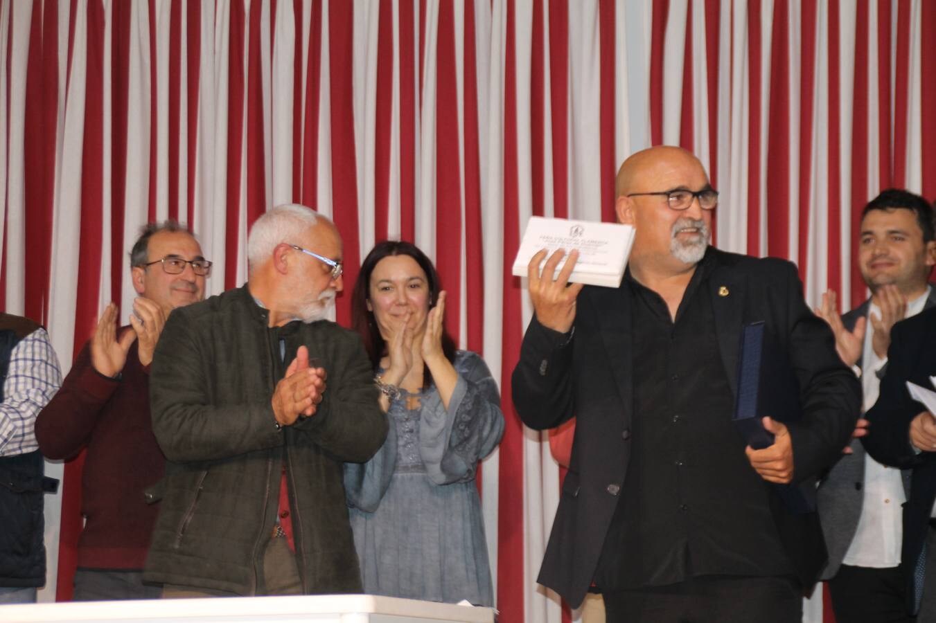 Ciriaco Hernández, en la categoría General y María de los Ángeles Macías, en la categoría Local, fueron los ganadores del II Concurso de fandangos 'Alfonso Labrador El Minaó' organizado por la Asociación cultural flamenca 'José Pérez de Guzmán' de Jerez de los Caballeros y celebrado en su sede con gran afluencia de público.