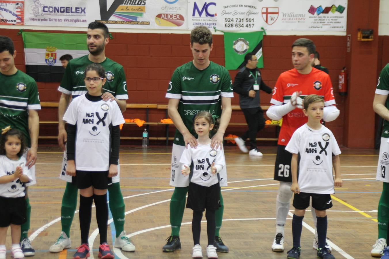 Por segunda temporada consecutiva, el Jerez Futsal ha logrado hacerse con el título de campeón de la Copa de Extremadura tras otra espectacular final, ante el Cáceres Universidad al que ha vencido 6-4, esta vez en su casa, ante su incondicional afición que ha vivido esta 'final four' con intensidad y mucha alegría, finalmente.