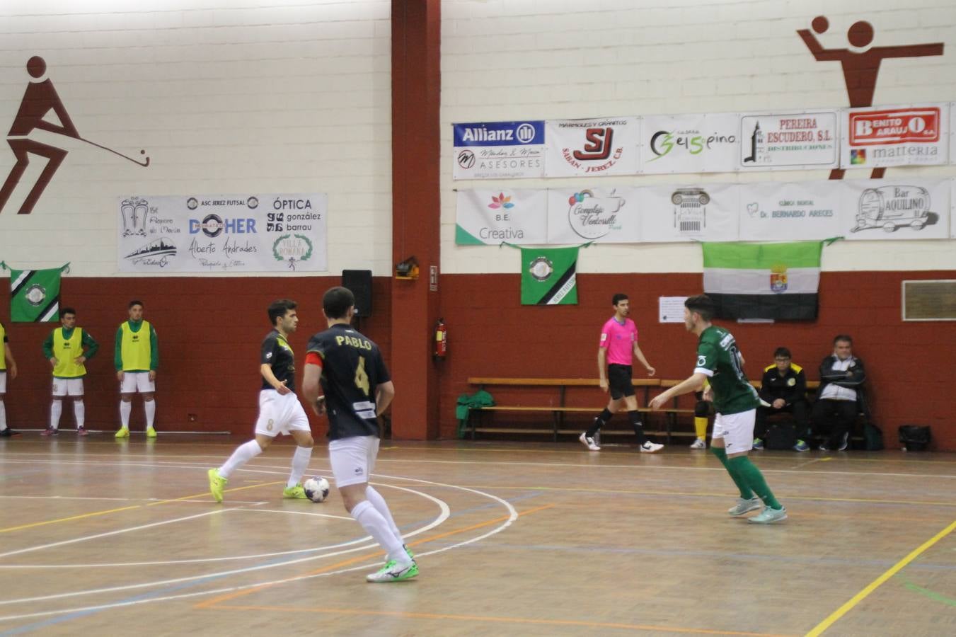 Por segunda temporada consecutiva, el Jerez Futsal ha logrado hacerse con el título de campeón de la Copa de Extremadura tras otra espectacular final, ante el Cáceres Universidad al que ha vencido 6-4, esta vez en su casa, ante su incondicional afición que ha vivido esta 'final four' con intensidad y mucha alegría, finalmente.