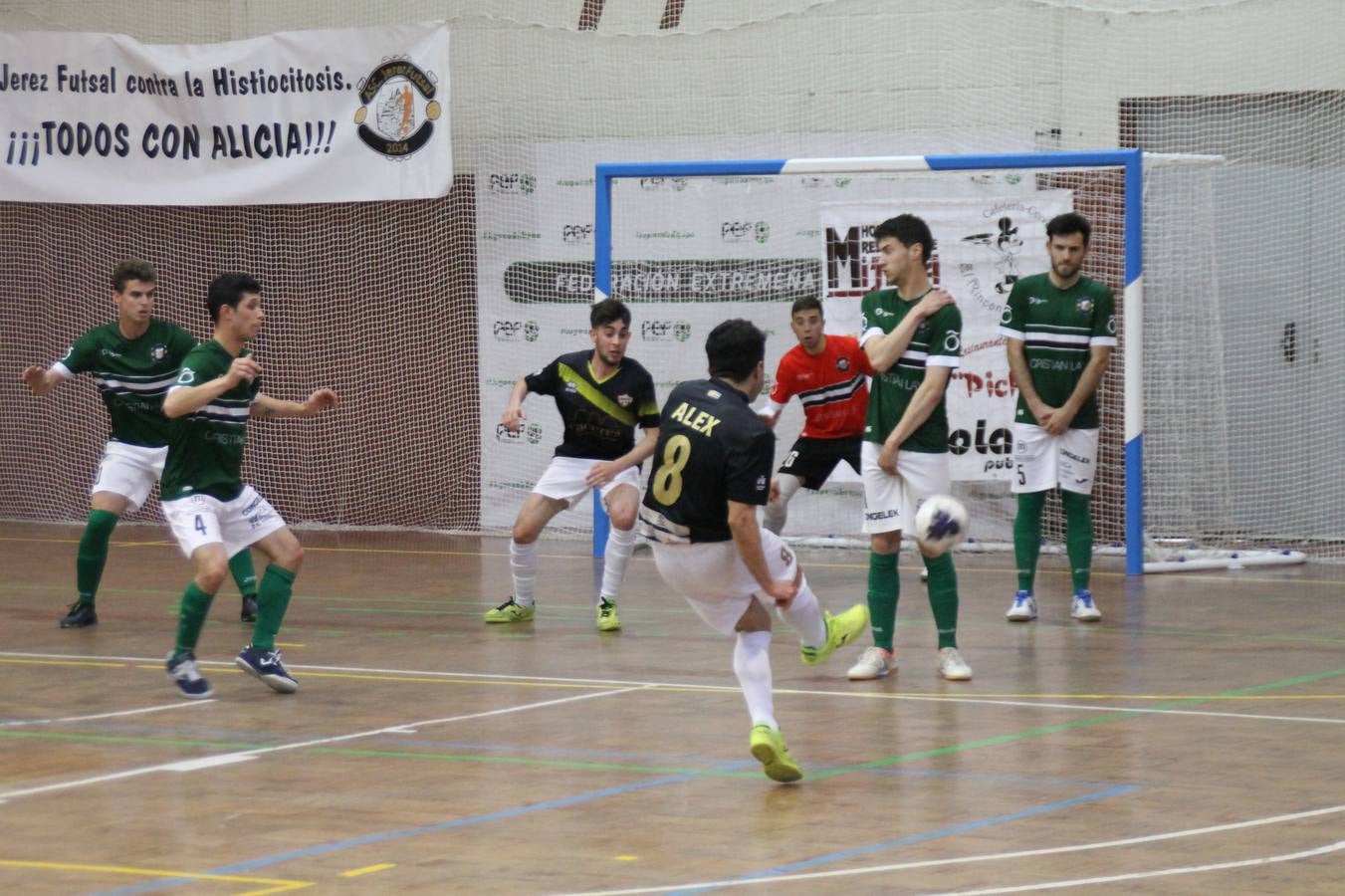 Por segunda temporada consecutiva, el Jerez Futsal ha logrado hacerse con el título de campeón de la Copa de Extremadura tras otra espectacular final, ante el Cáceres Universidad al que ha vencido 6-4, esta vez en su casa, ante su incondicional afición que ha vivido esta 'final four' con intensidad y mucha alegría, finalmente.