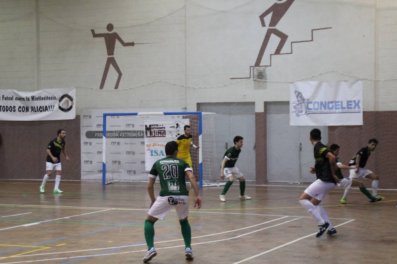 Por segunda temporada consecutiva, el Jerez Futsal ha logrado hacerse con el título de campeón de la Copa de Extremadura tras otra espectacular final, ante el Cáceres Universidad al que ha vencido 6-4, esta vez en su casa, ante su incondicional afición que ha vivido esta 'final four' con intensidad y mucha alegría, finalmente.